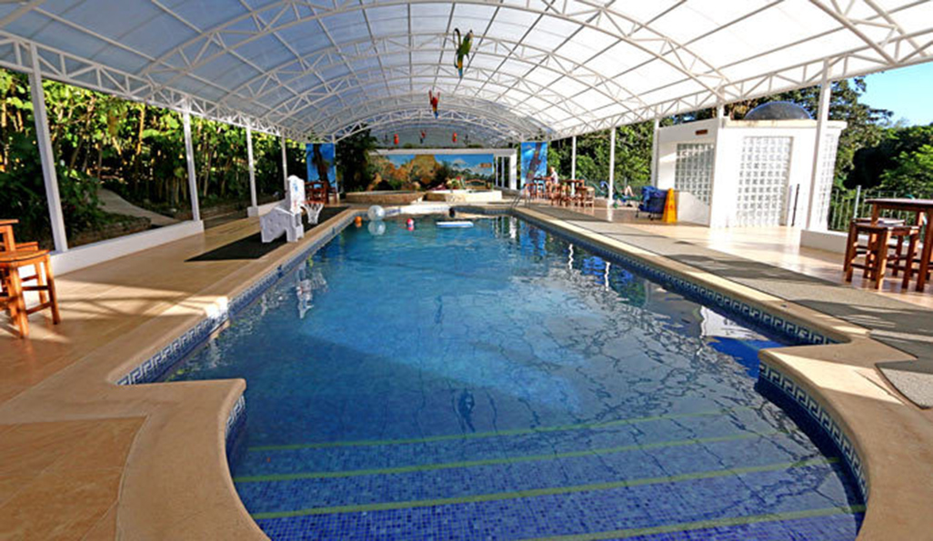 Fonda Vela Pool